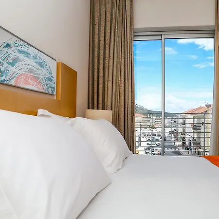 Hotel Praia Hotel 4*